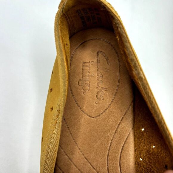 Clarks Tan and Brown Flats - Picture 8 of 9